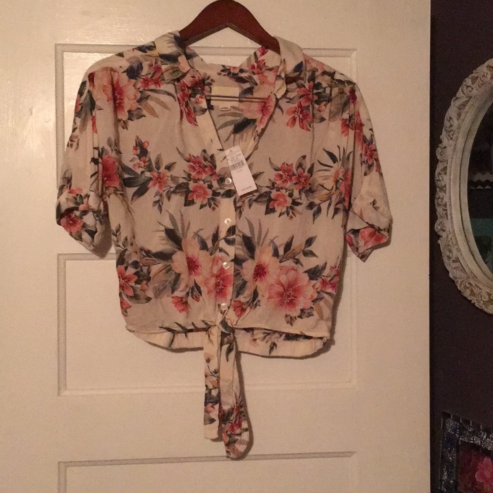 American Eagle flower crop top size M NWT